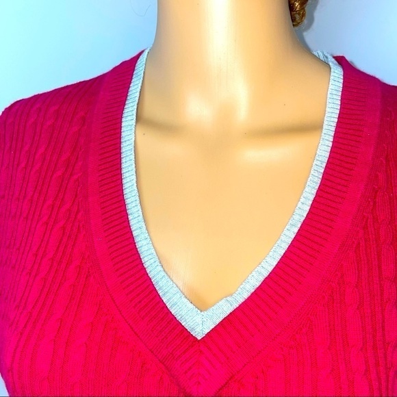 Tommy Hilfiger Women’s Cable Knit V-Neck Sweater – Size XL (Fits Like Medium) - Picture 2 of 10